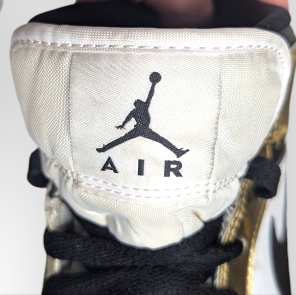 Nike Air Jordan 1  Sneakers Mid SE Metallic Gold GS DC1420-700 Size 6Y/US - Picture 10 of 12
